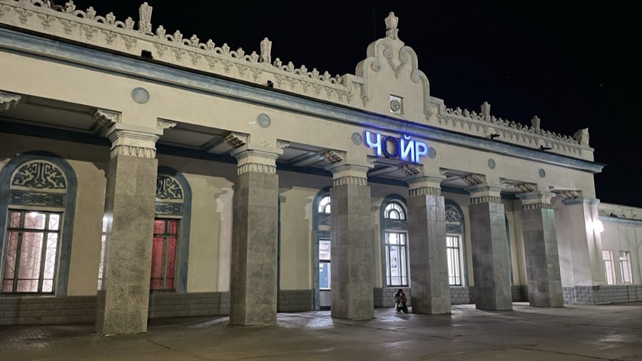 夜のチョイル駅